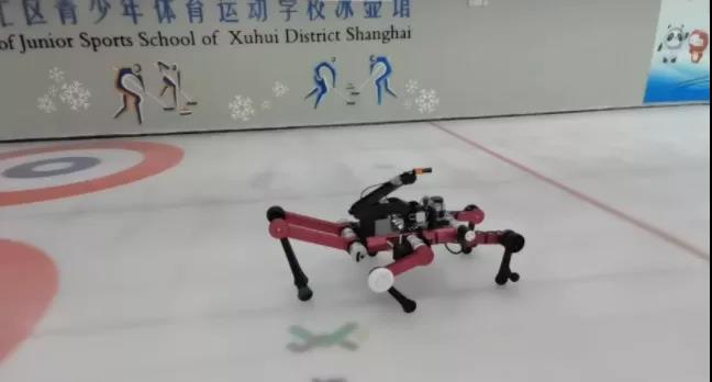 冬奥会首秀！世界首款仿人投壶六足机器人进冰立方